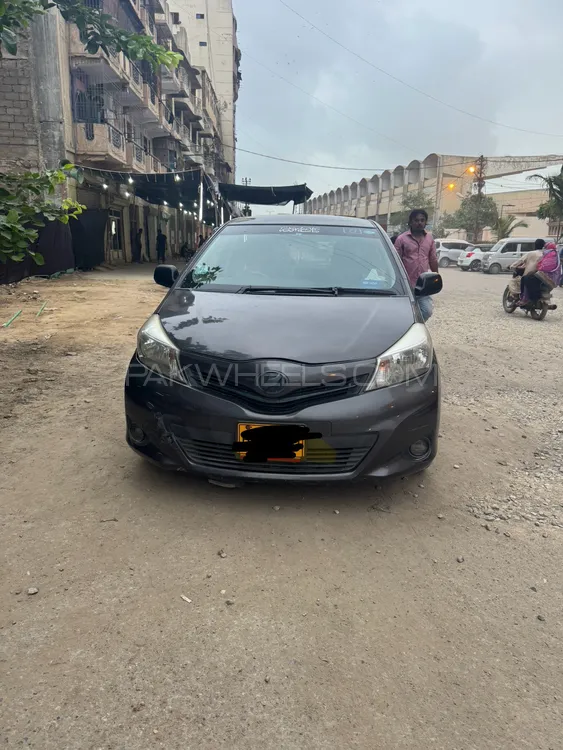 Toyota Vitz 2012 for Sale in Karachi Image-1