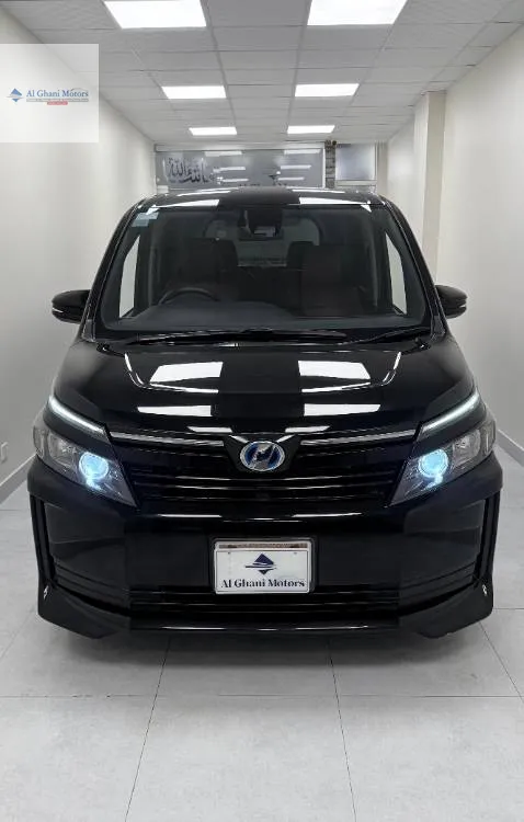 Toyota Voxy 2016 for Sale in Karachi Image-1