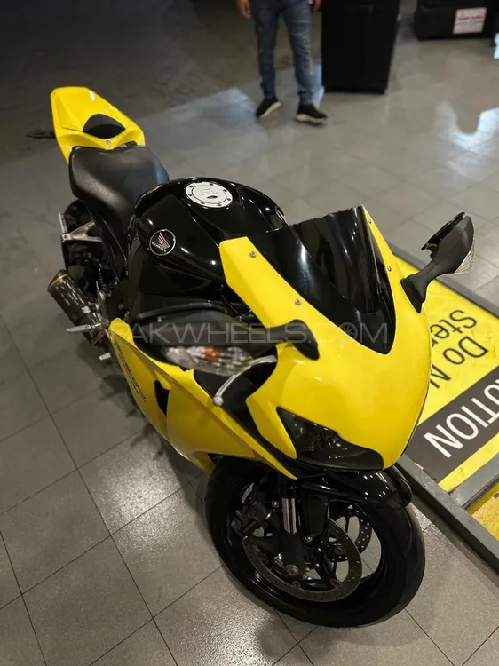 Honda CBR 1000RR 2008 for Sale Image-1