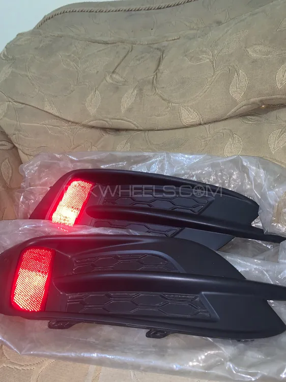 Honda civic (2016-2019)original bumper reflectors  Image-1