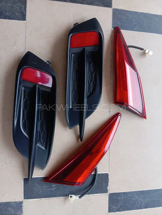 HONDA CIVIC X BUMPER REFLECTORS AND DIGGY LIGHTS Image-1