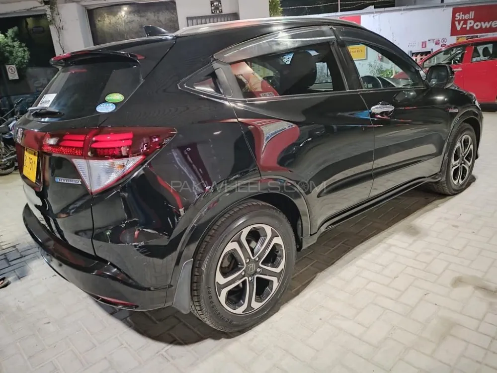 Honda Vezel 2016 for Sale in Peshawar Image-1