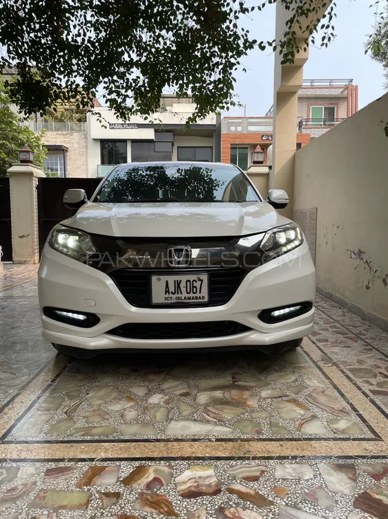 Honda Vezel 2017 for Sale in Islamabad Image-1
