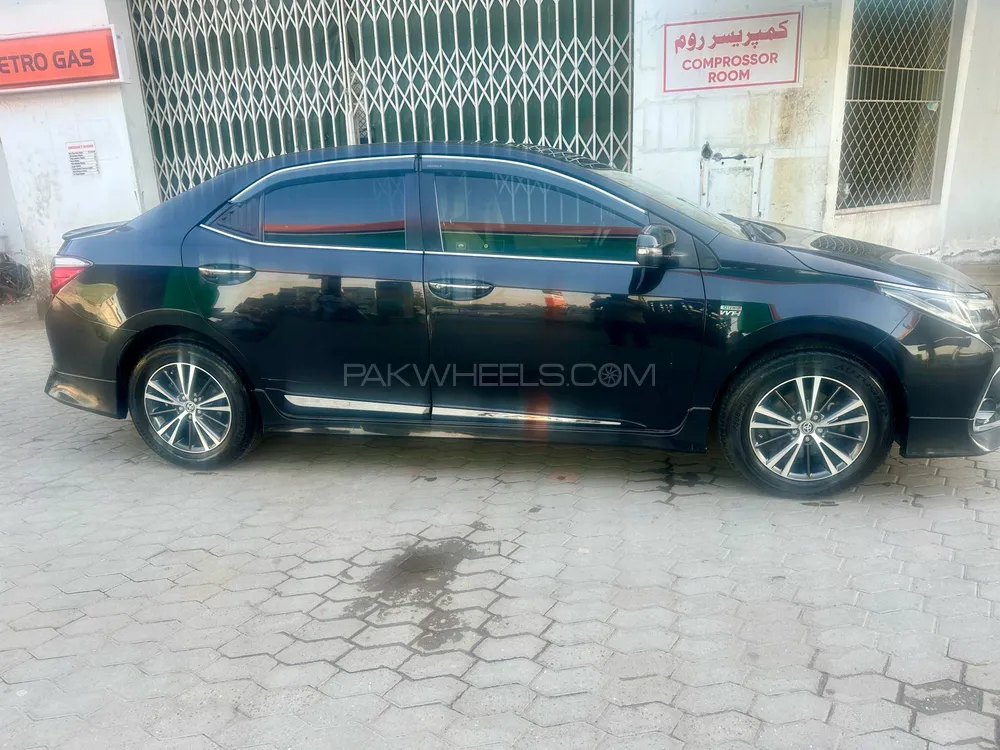 Toyota Corolla 2018 for Sale in Islamabad Image-1