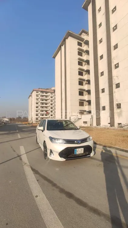 Toyota Corolla Axio 2018 for Sale in Nowshera cantt Image-1