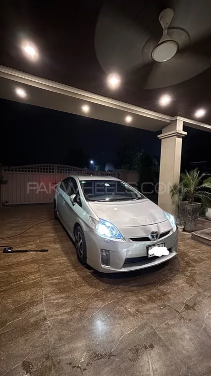 Toyota Prius 2011 for Sale in Lahore Image-1