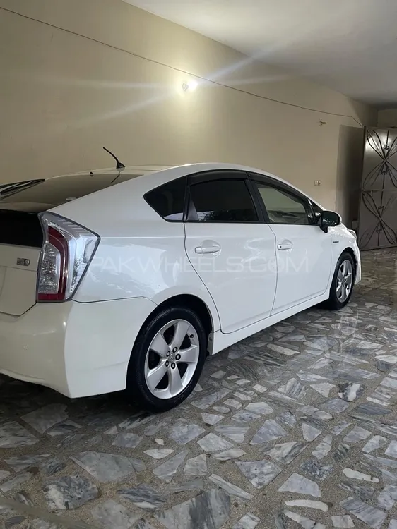 Toyota Prius 2011 for Sale in Peshawar Image-1