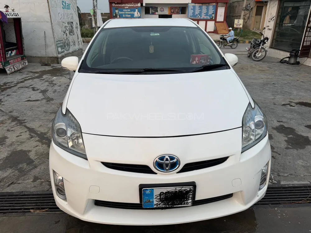 Toyota Prius 2011 for Sale in Wah cantt Image-1