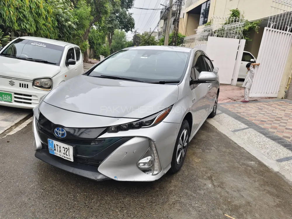 Toyota Prius 2017 for Sale in Lahore Image-1