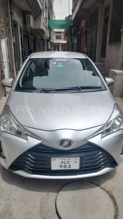Toyota Vitz 2017 for Sale in Gujranwala Image-1