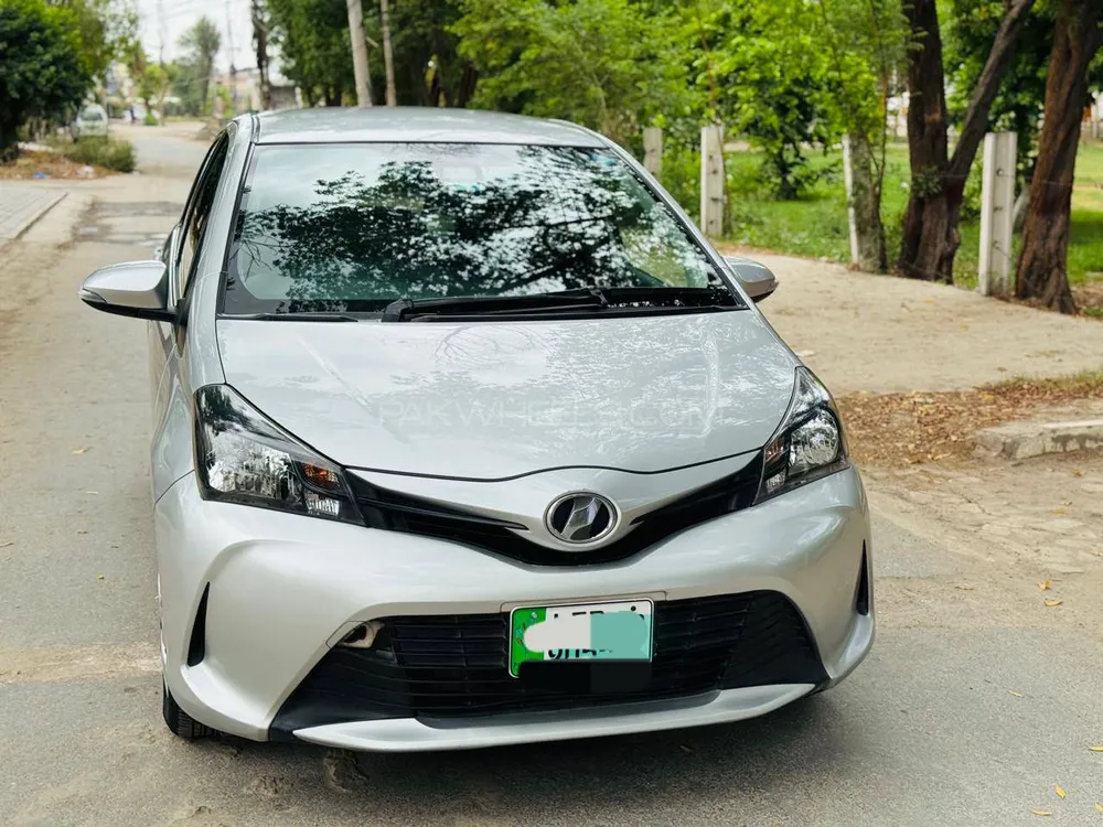 Toyota Vitz 2015 for Sale in Jhang Image-1