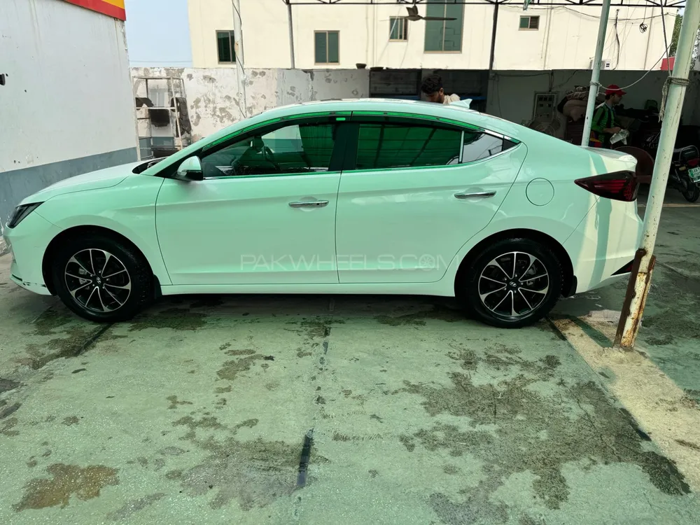 Hyundai Elantra 2024 for Sale in Lahore Image-1