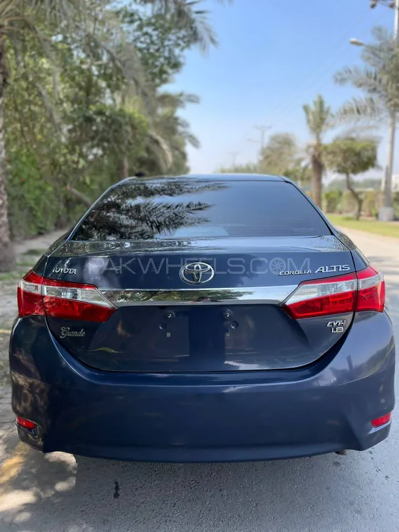 Toyota Corolla 2015 for Sale in Rahim Yar Khan Image-1