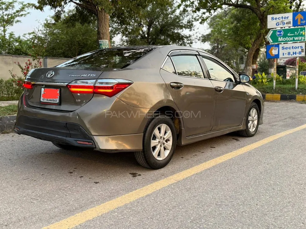 Toyota Corolla 2015 for Sale in Islamabad Image-1