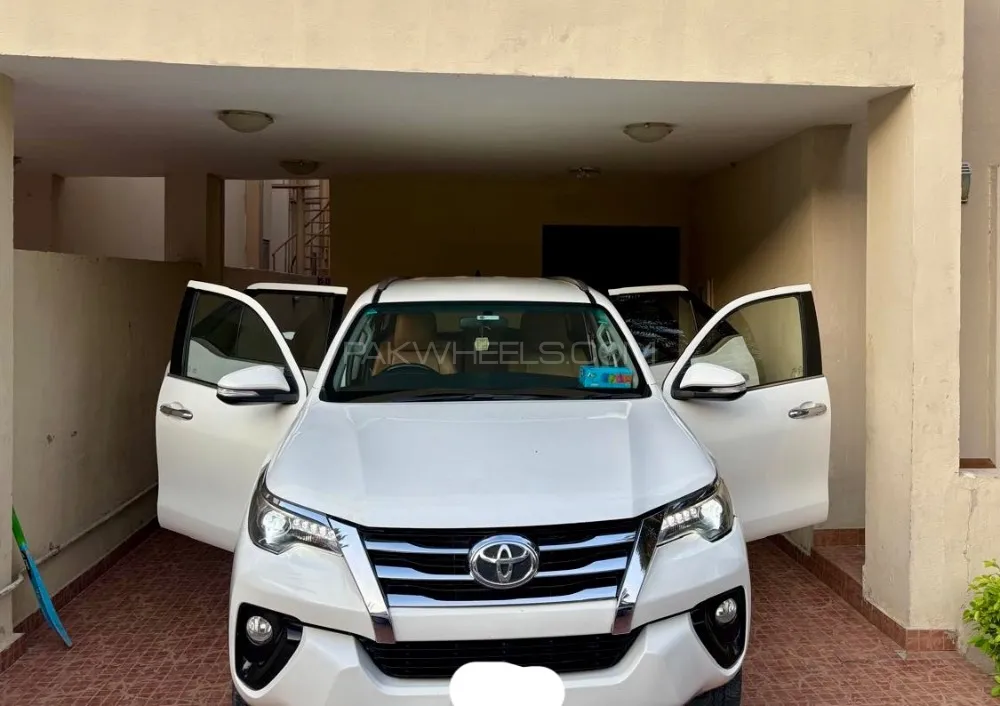 Toyota Fortuner 2017 for Sale in Karachi Image-1