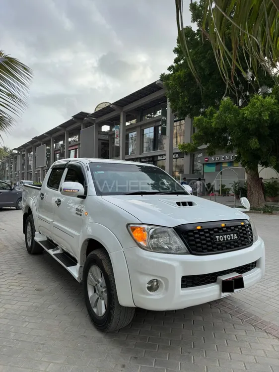 Toyota Hilux 2010 for Sale in Karachi Image-1