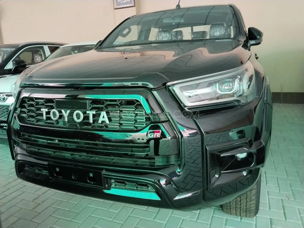 Toyota Hilux 2025 for Sale in Faisalabad Image-1