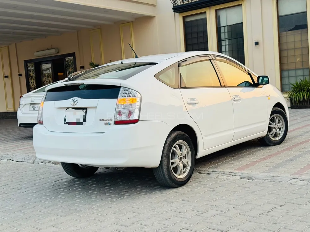 Toyota Prius 2007 for Sale in Islamabad Image-1
