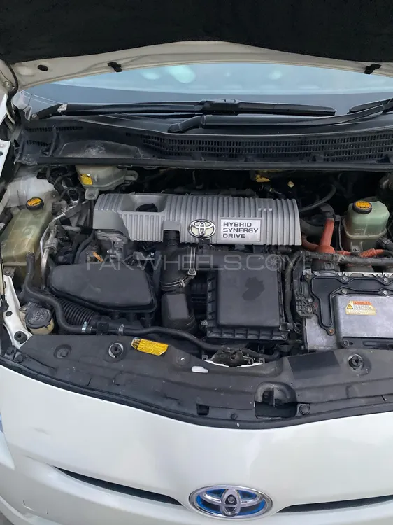 Toyota Prius 2010 for Sale in Mardan Image-1