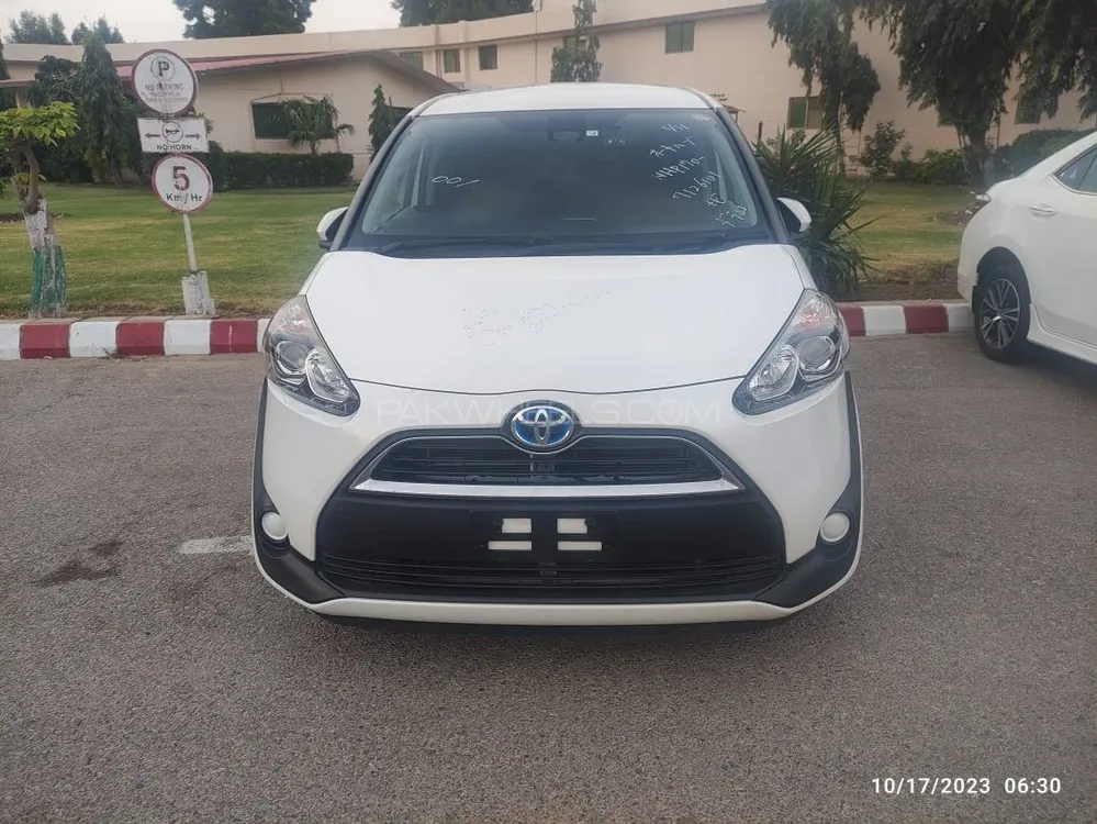 Toyota Sienta 2018 for Sale in Karachi Image-1