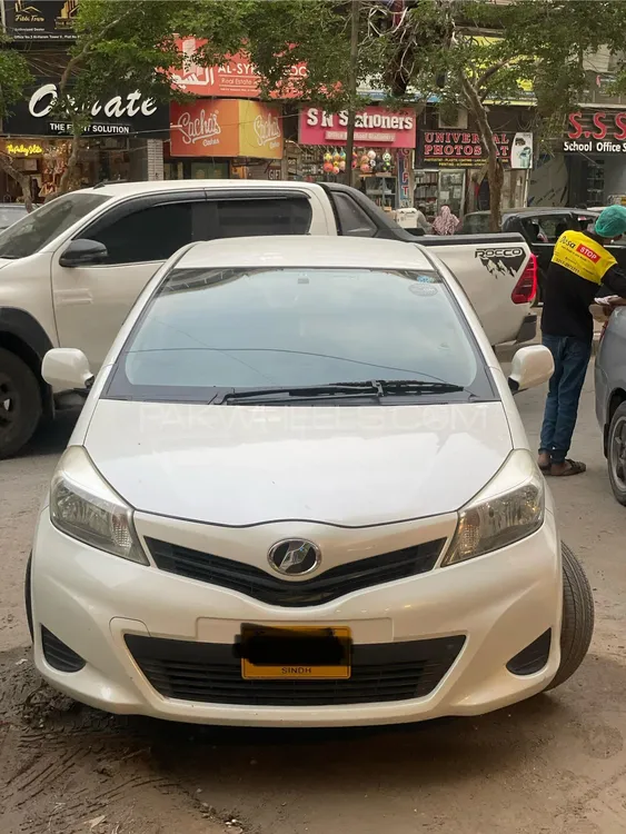 Toyota Vitz 2011 for Sale in Karachi Image-1
