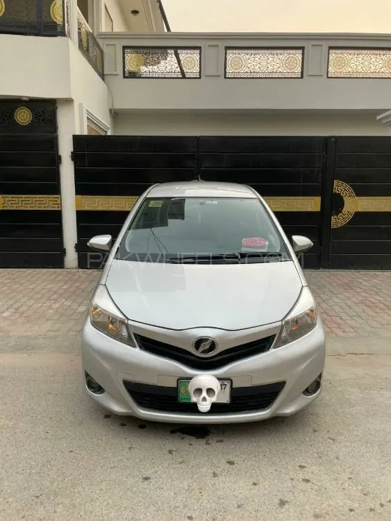 Toyota Vitz 2013 for Sale in Sahiwal Image-1