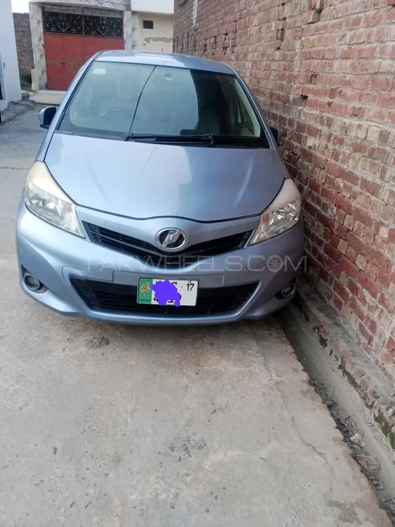 Toyota Vitz 2013 for Sale in Gujranwala Image-1