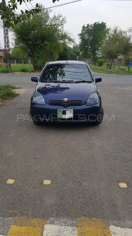 Toyota Vitz 2000 for Sale in Lahore Image-1