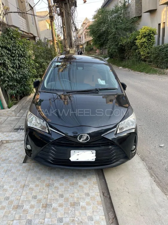 Toyota Vitz 2017 for Sale in Lahore Image-1