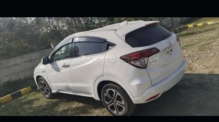 Honda Vezel 2015 for Sale in Swabi Image-1