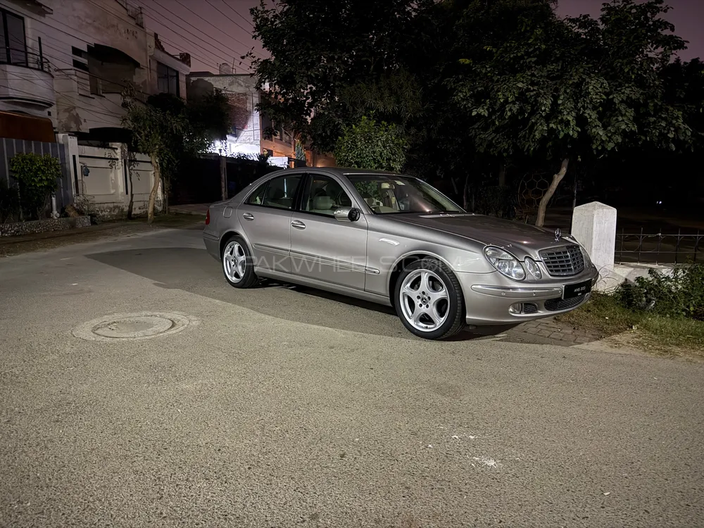 Mercedes Benz E Class 2004 for Sale in Lahore Image-1