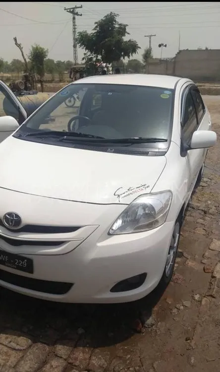 Toyota Belta 2006 for Sale in Khanewal Image-1