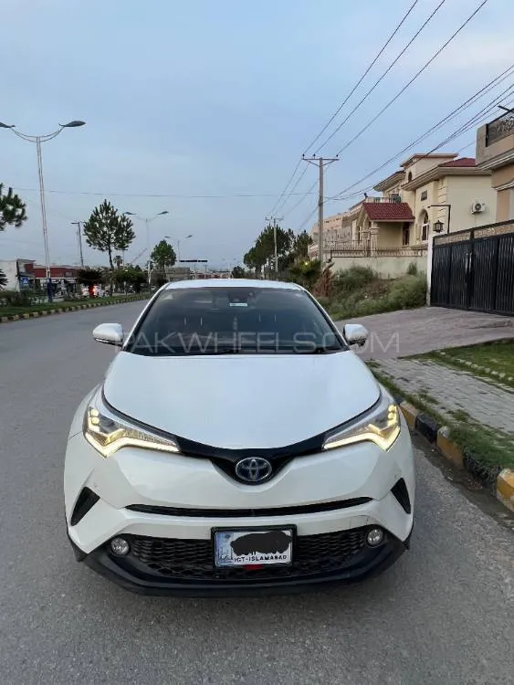 Toyota C-HR 2017 for Sale in Islamabad Image-1