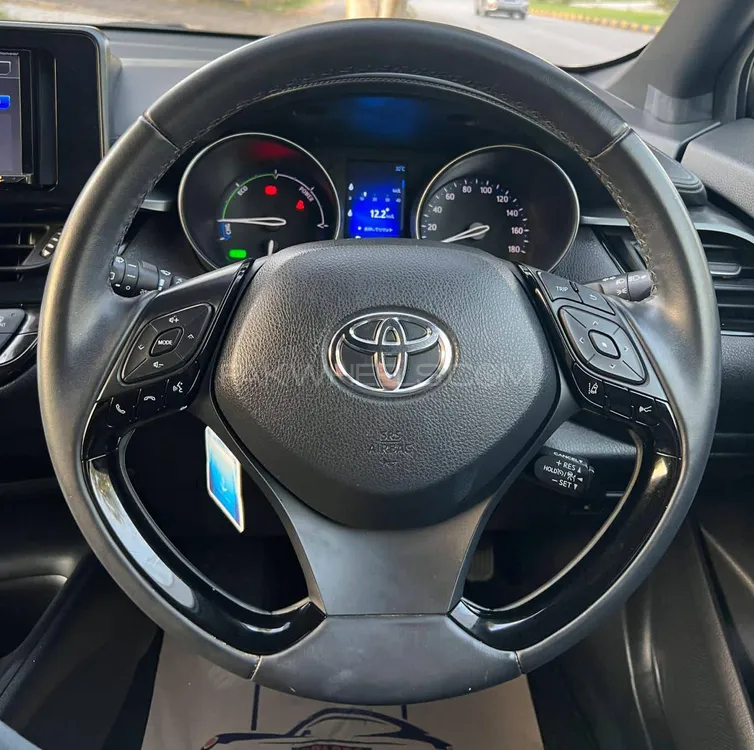 Toyota C-HR 2018 for Sale in Rawalpindi Toyota C-HR 2018 for Sale in Rawalpindi Image-9