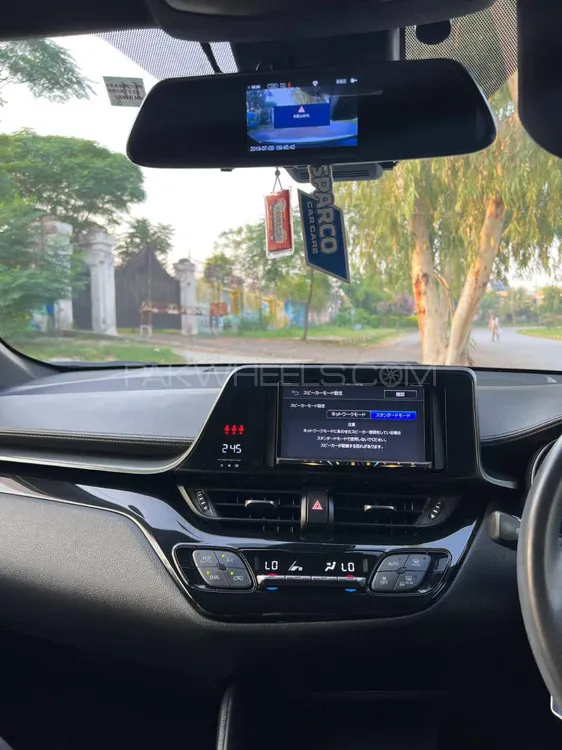 Toyota C-HR 2018 for Sale in Rawalpindi Toyota C-HR 2018 for Sale in Rawalpindi Image-11
