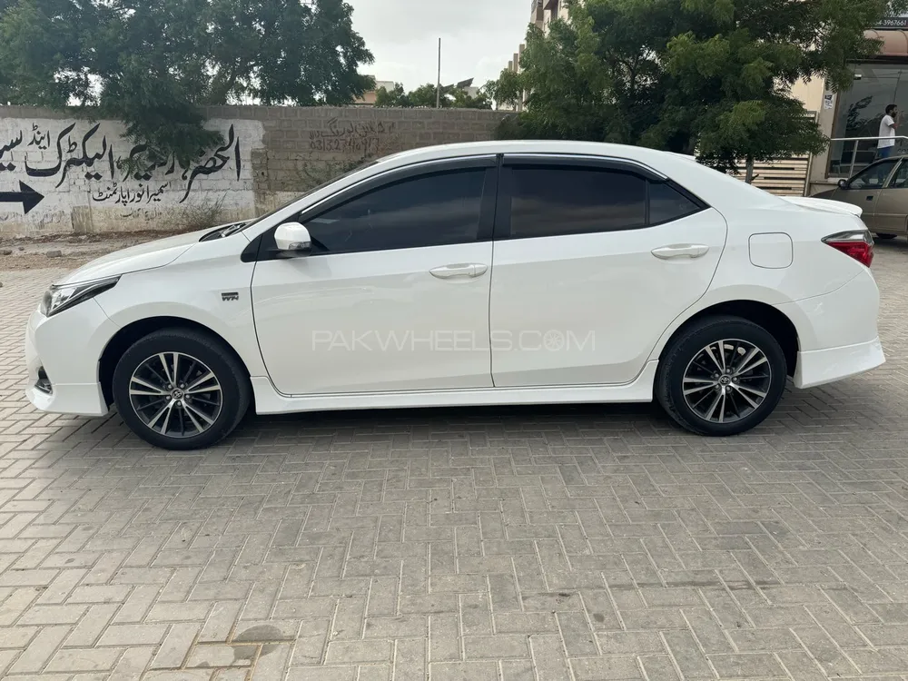 Toyota Corolla 2021 for Sale in Karachi Image-1