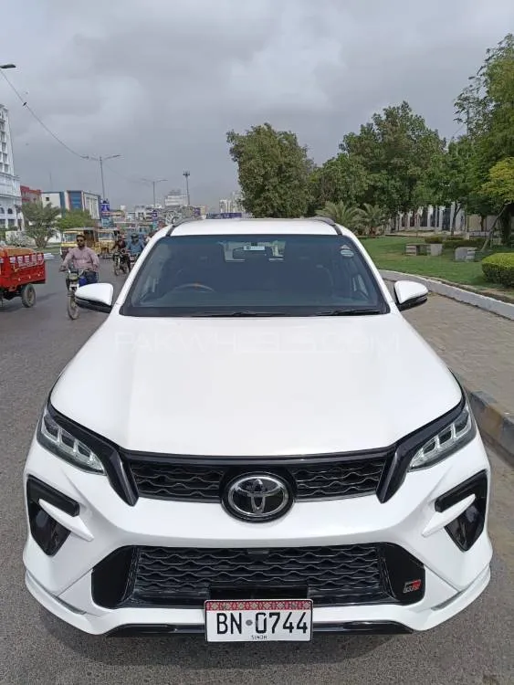 Toyota Fortuner 2025 for Sale in Karachi Image-1