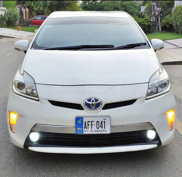 Toyota Prius 2014 for Sale in Lahore Image-1