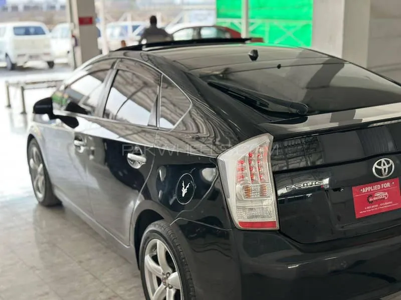 Toyota Prius 2011 for Sale in Mardan Image-1