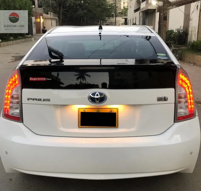 Toyota Prius 2013 for Sale in Karachi Image-1