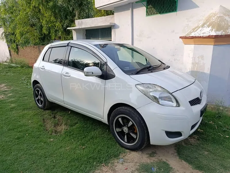 Toyota Vitz 2008 for Sale in Mardan Image-1