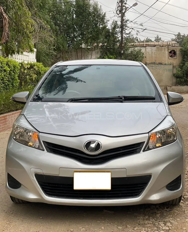 Toyota Vitz 2012 for Sale in Karachi Image-1