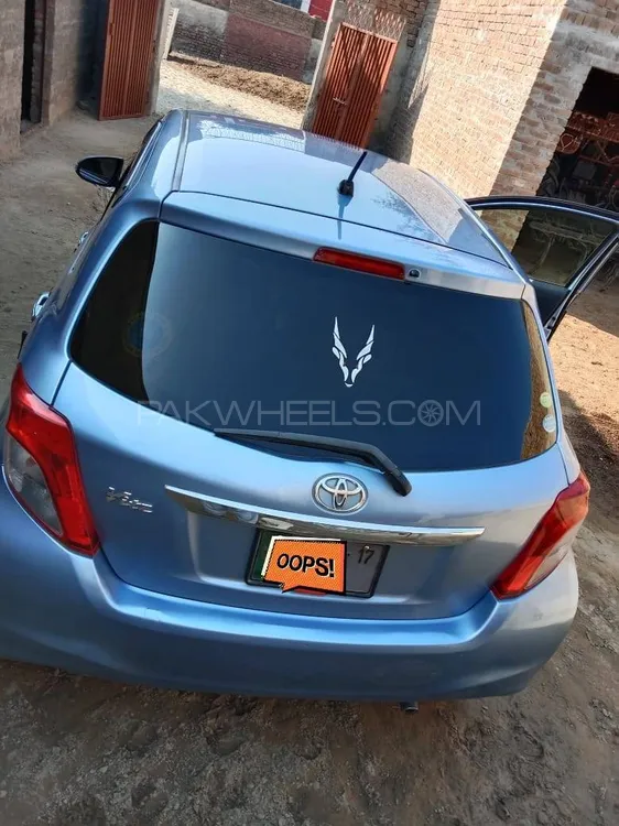 Toyota Vitz 2013 for Sale in Layyah Image-1