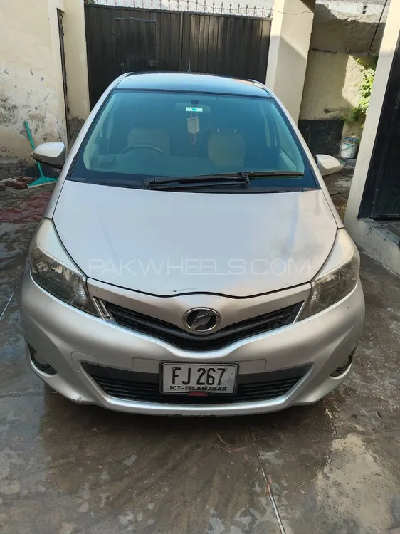Toyota Vitz 2013 for Sale in Sheikhupura Image-1