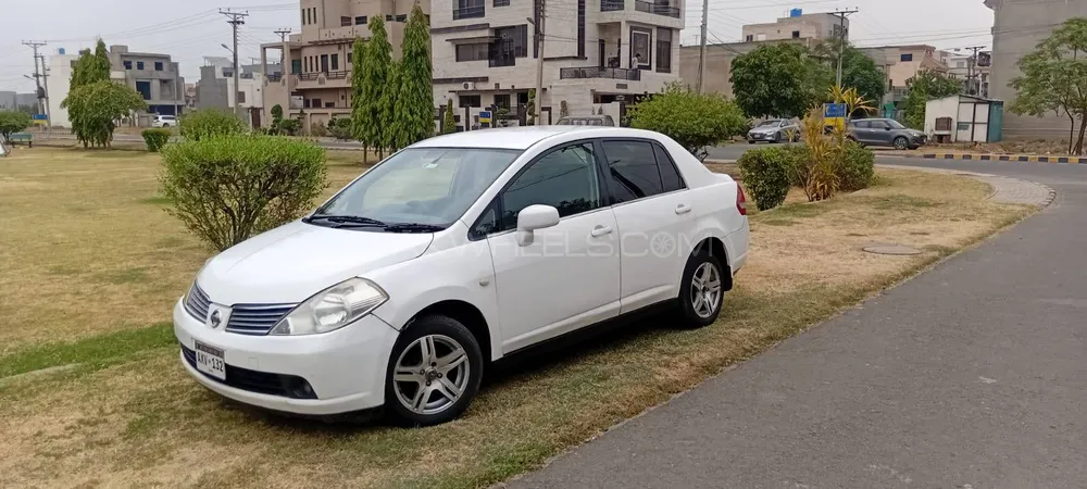 Nissan Tiida 2007 for Sale in Lahore Image-1