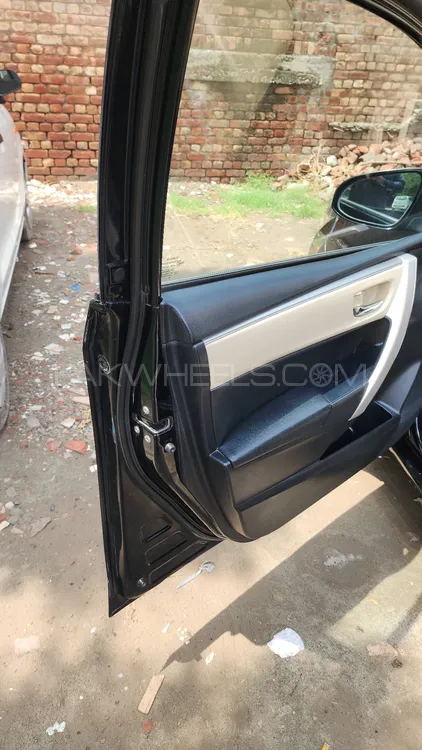 Toyota Corolla 2015 for Sale in Lahore Image-1
