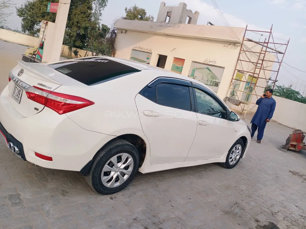 Toyota Corolla 2015 for Sale in Faisalabad Image-1