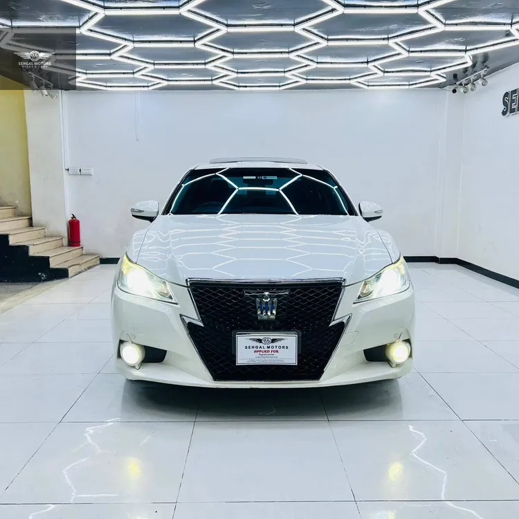 Toyota Crown 2013 for Sale in Islamabad Image-1