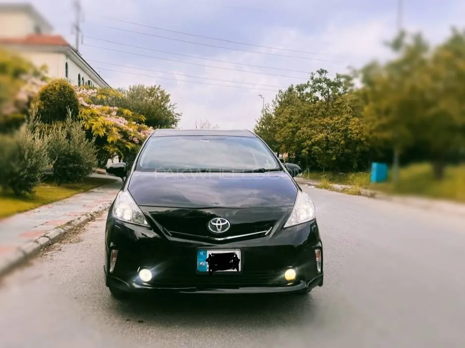 Toyota Prius Alpha 2014 for Sale in Islamabad Image-1