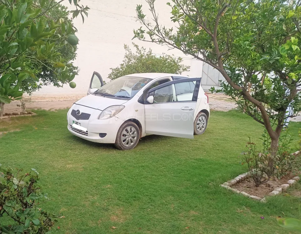 Toyota Vitz 2006 for Sale in Dera ismail khan Image-1
